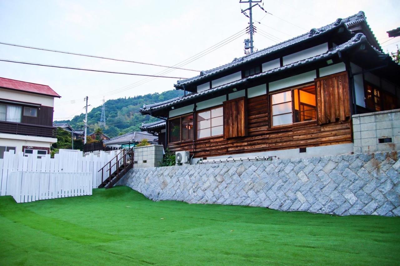 Gasthaus ドッグラン併設 しまなみ御殿 Imabari Railway Station Exterior foto