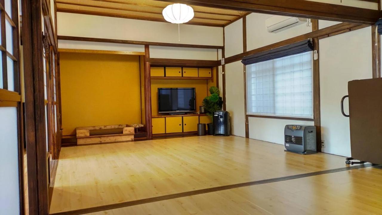 Gasthaus ドッグラン併設 しまなみ御殿 Imabari Railway Station Exterior foto