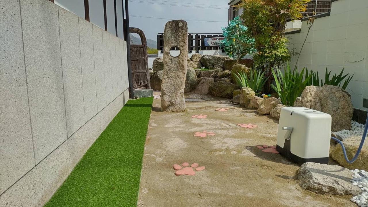 Gasthaus ドッグラン併設 しまなみ御殿 Imabari Railway Station Exterior foto